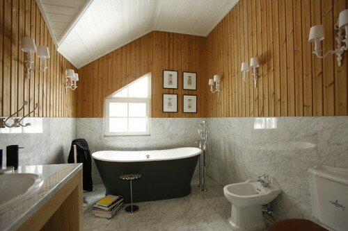 Один из вариантов дизайна ванной в деревянном доме