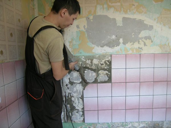 Особенности подготовки стен ванной комнаты под плитку