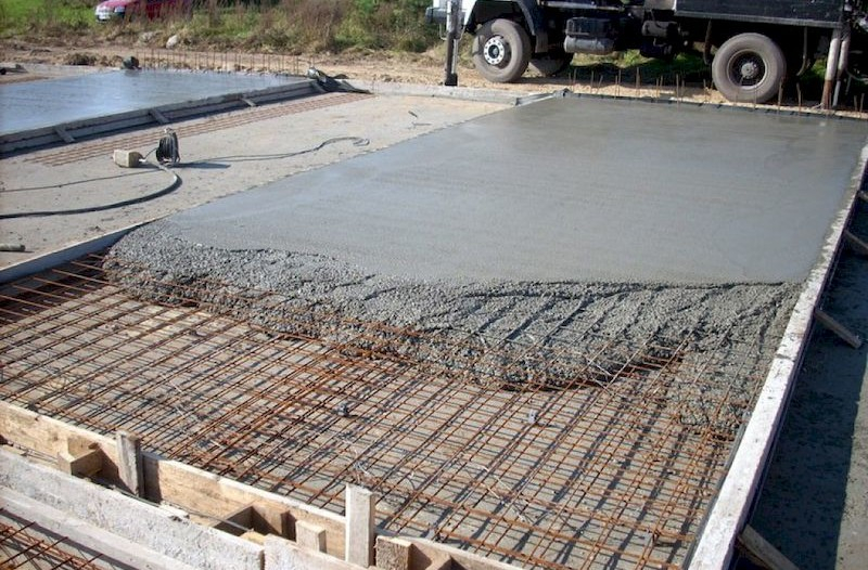 Особенности заливки бетона на грунт и по перекрытиям