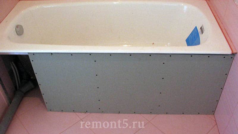 Ремонт ванной комнаты под ванной: нужно ли класть плитку