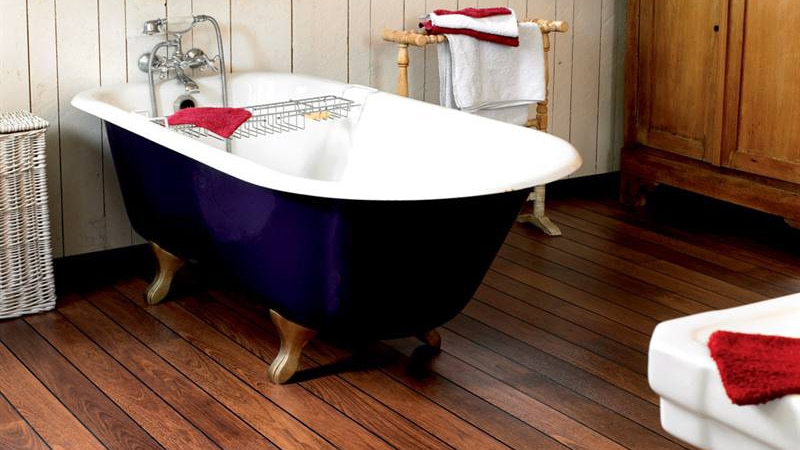 Деревянный пол в ванной комнате: особенности монтажа