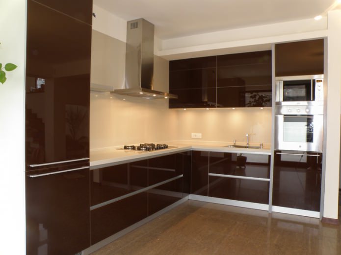Кухонные фасады с алюминиевыми рамками