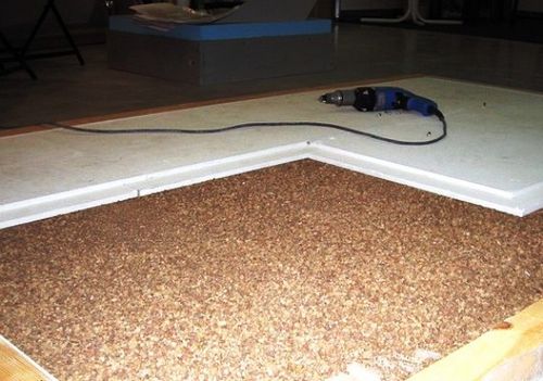 Как положить плитку на деревянный пол: видео-инструкция монтажа в доме