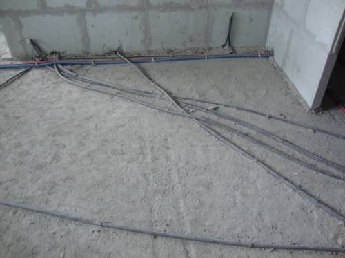 провода в полу
