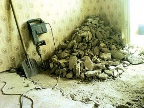 Демонтаж старого напольного покрытия
