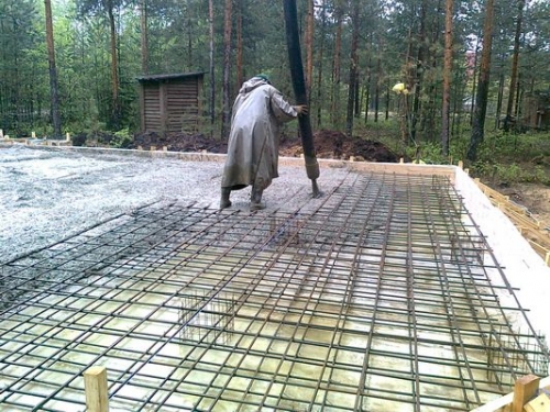 Заливка бетоном монолитной плиты перекрытия