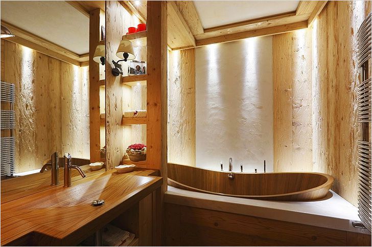 Интерьер с деревянной ванной