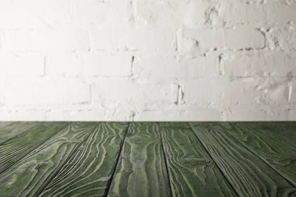 Темно Зеленый Деревянные Столешницы Белая Стена Кирпича — стоковое фото